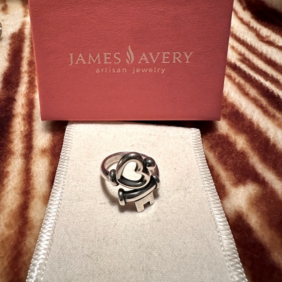 James Avery Silver Heart Ring. Size 8 - Picture 1 of 4